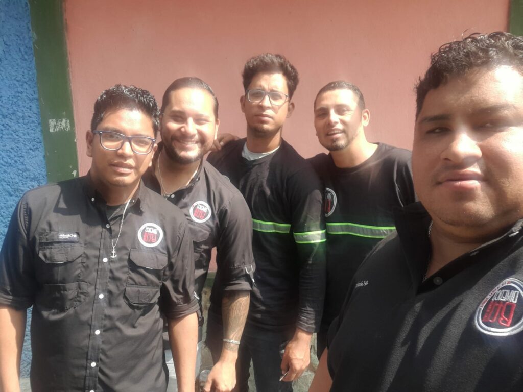 Parte del equipo de Dimerco